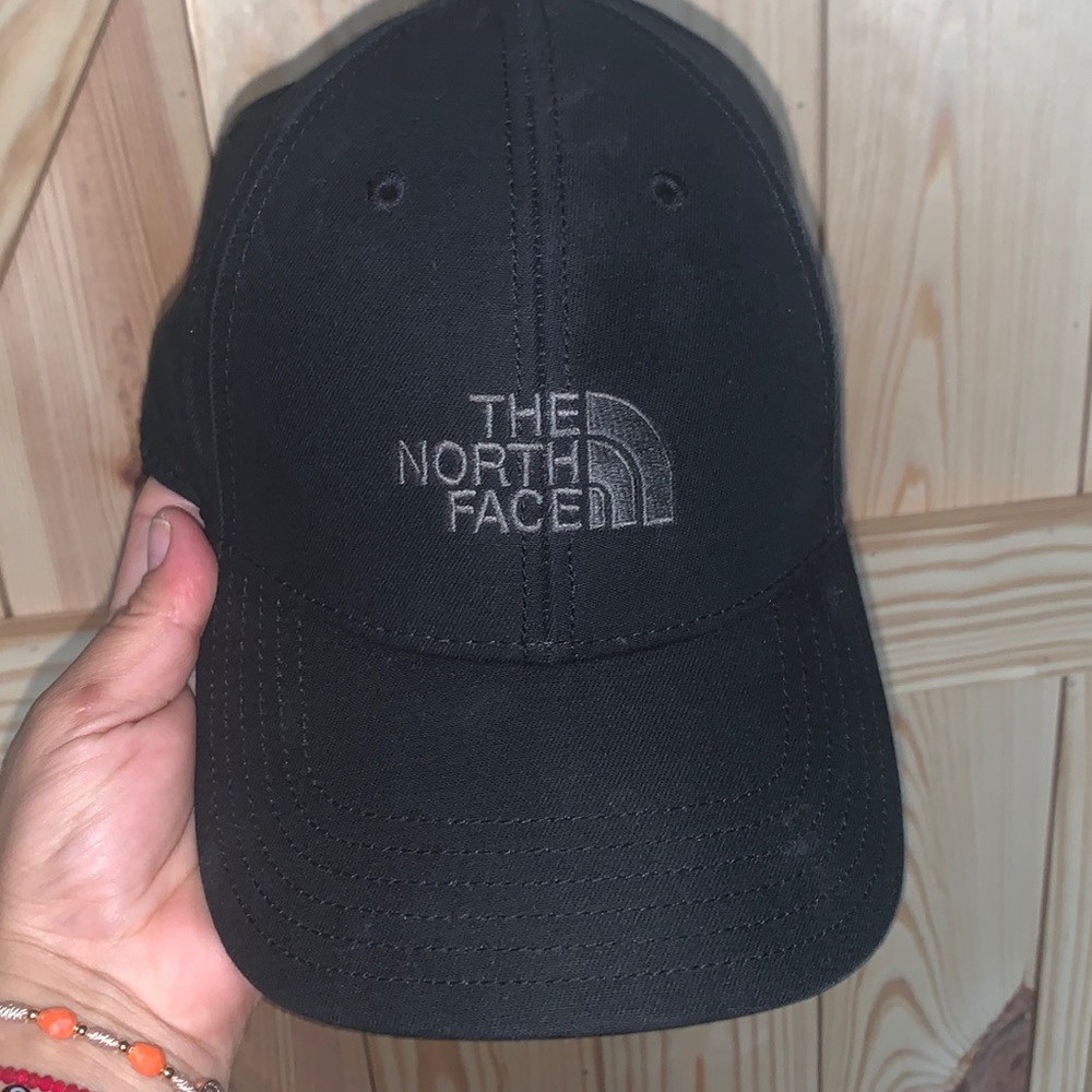 The north face hat 🧢 Like new
